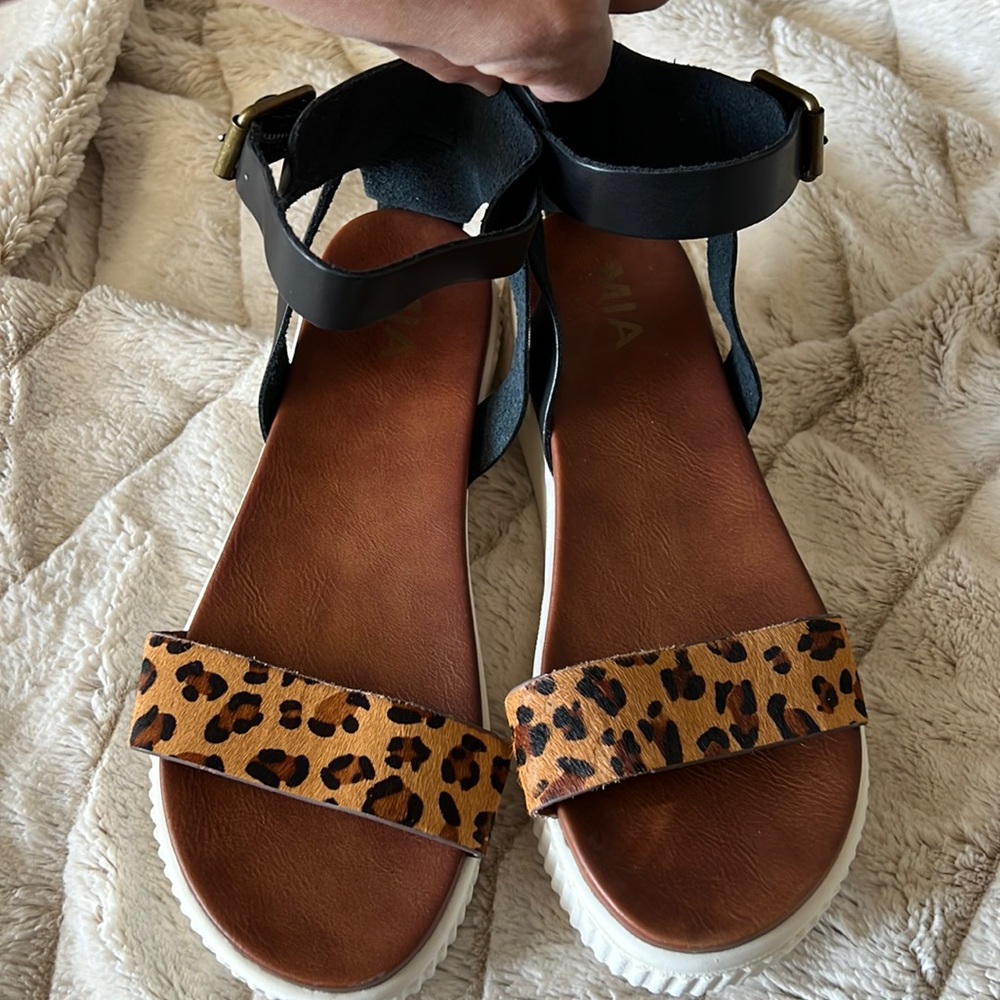 MIA sandals-Never worn- size 7.5